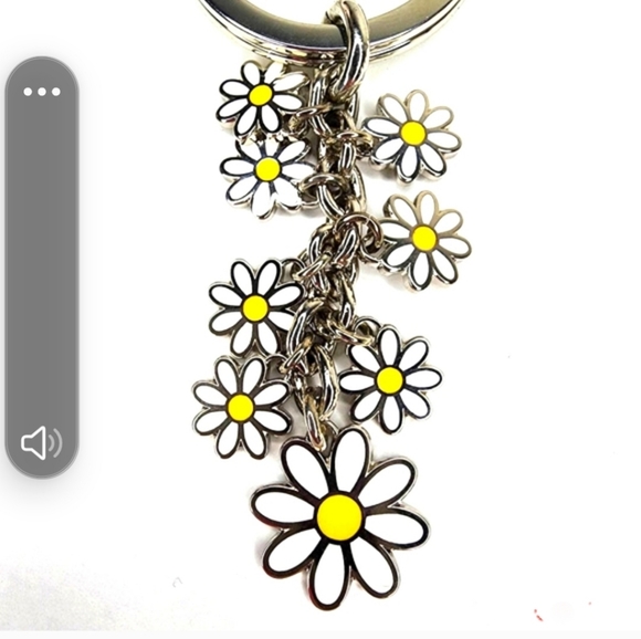 Vintage Coach Enamel Daisy Flower Keychain - Picture 4 of 4